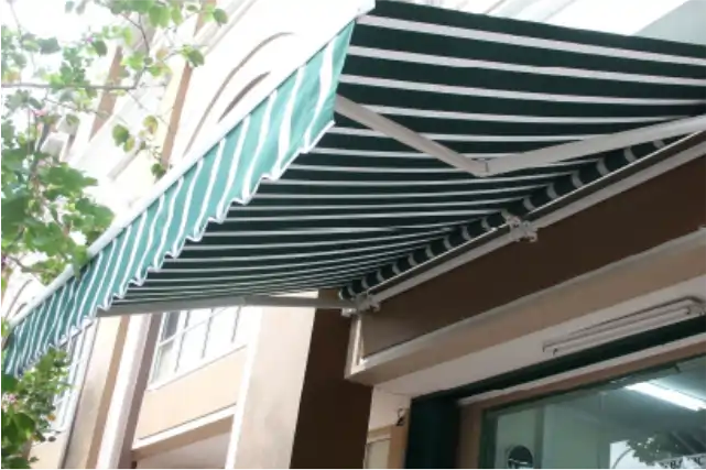retractable awning